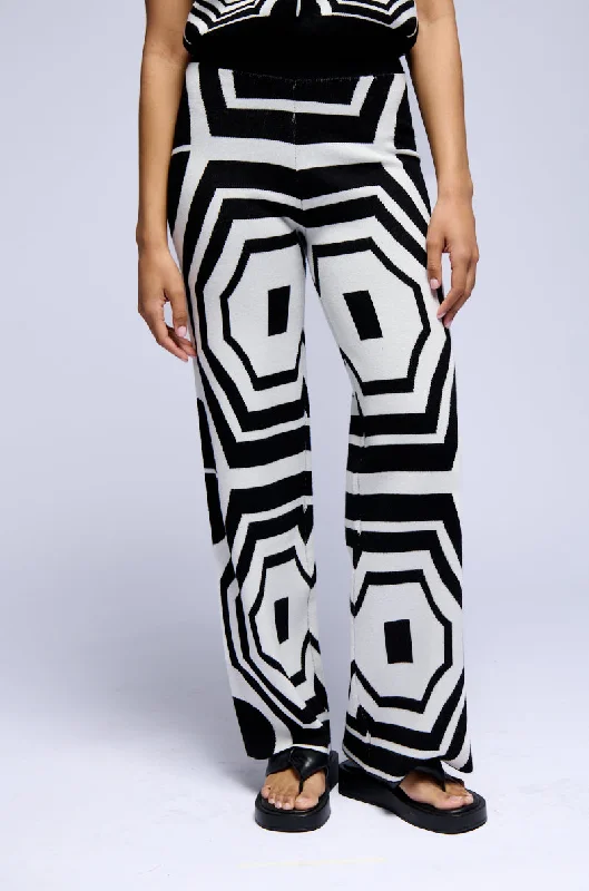 STOP AND STARE GEOMETRIC PRINT KNIT PANT